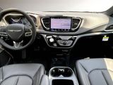 New 2025 Chrysler Pacifica Select image 3