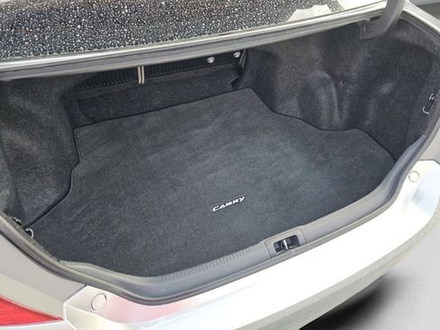 Used 2015 Toyota Camry LE image 26