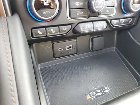 Used 2024 Chevrolet Suburban High Country image 20