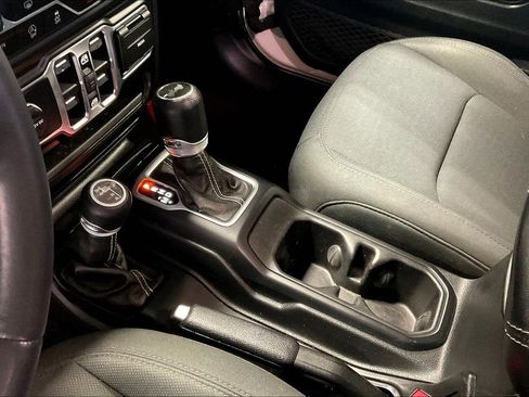 Used 2020 Jeep Wrangler Unlimited Sahara image 17