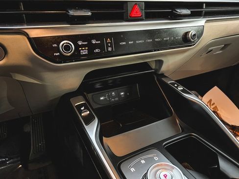 Used 2025 Kia Sorento EX image 18