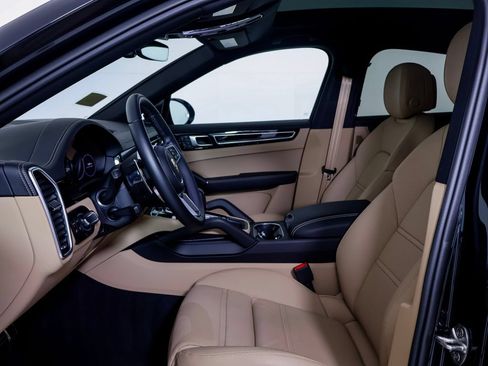 Certified 2023 Porsche Cayenne S AWD/4WD image 5
