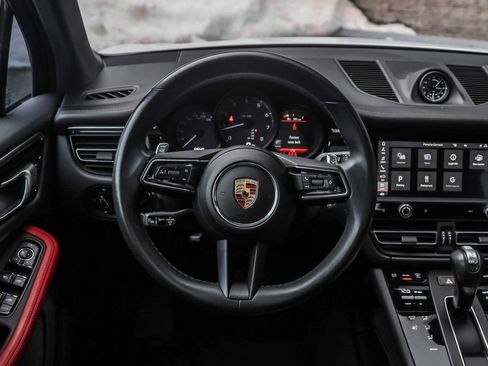 Used 2024 Porsche Macan image 26