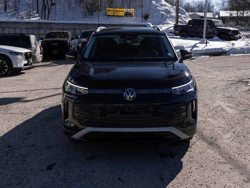 Used 2025 Volkswagen Tiguan S image 2