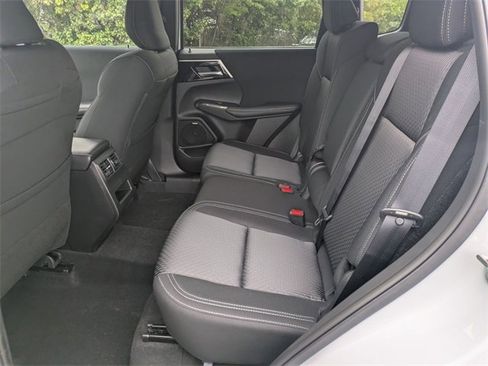 New 2025 Mitsubishi Outlander ES image 28