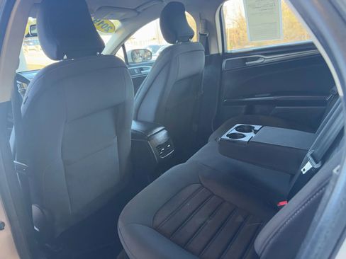 Used 2019 Ford Fusion SE image 19