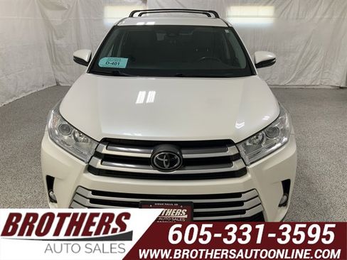 Used 2018 Toyota Highlander Plus image 1