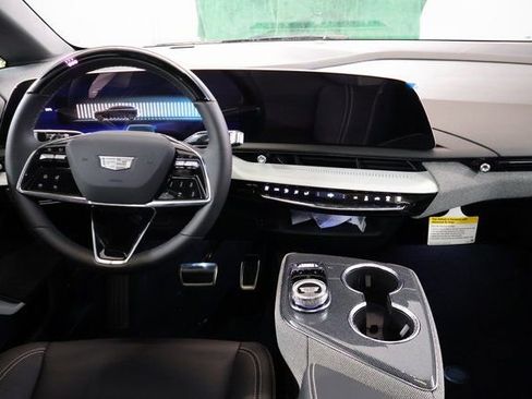 New 2026 Cadillac Optiq Luxury 1 image 14