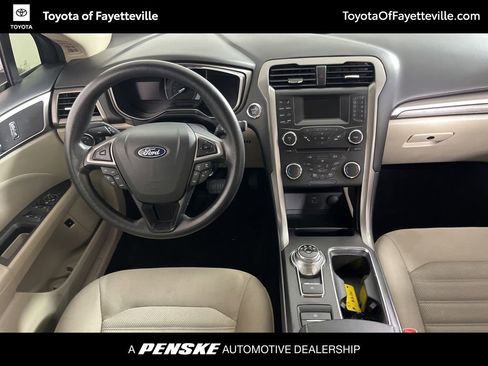 Used 2018 Ford Fusion SE image 5