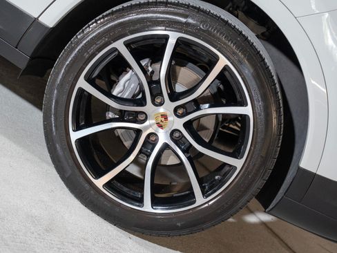 Certified 2023 Porsche Cayenne Coupe AWD/4WD image 11