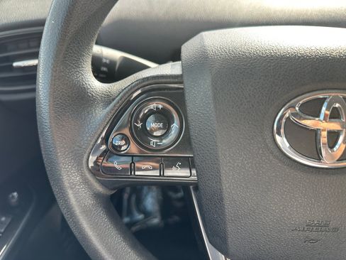 Used 2020 Toyota Prius LE image 18