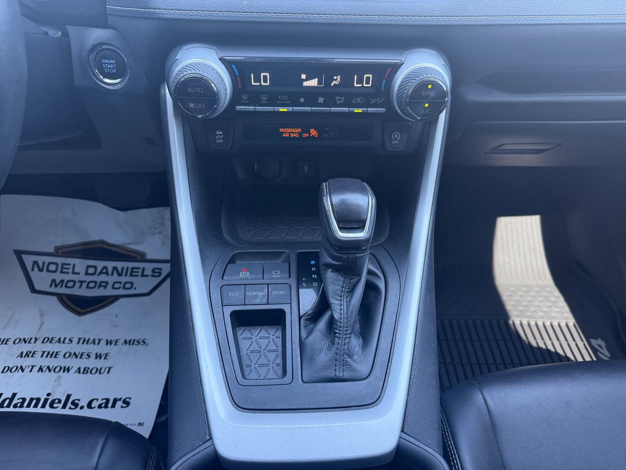 Used 2020 Toyota RAV4 XLE Premium FWD image 22