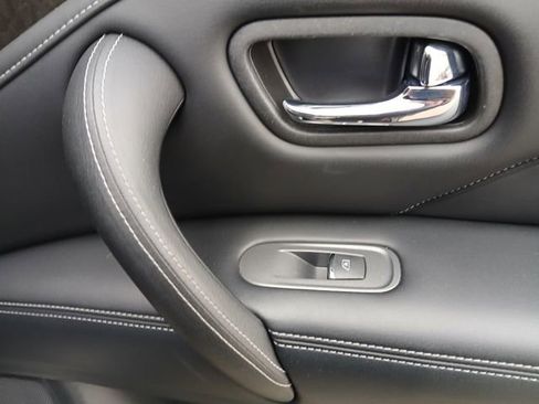 Used 2022 INFINITI QX80 Luxe w/ All-Season Package image 23