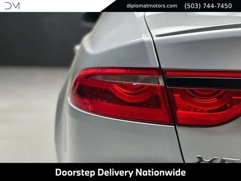 Used 2018 Jaguar XF S RWD image 15