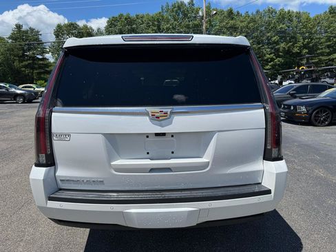Used 2017 Cadillac Escalade ESV Premium Luxury AWD/4WD image 10