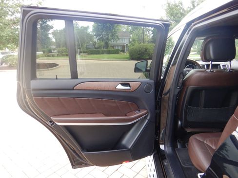 Used 2015 Mercedes-Benz GL 550 4MATIC image 15
