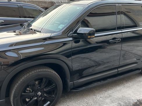 Used 2025 Honda Pilot Black Edition image 3