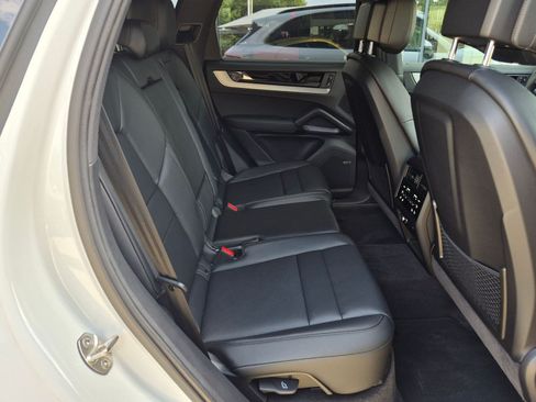 Certified 2026 Porsche Cayenne AWD/4WD image 23