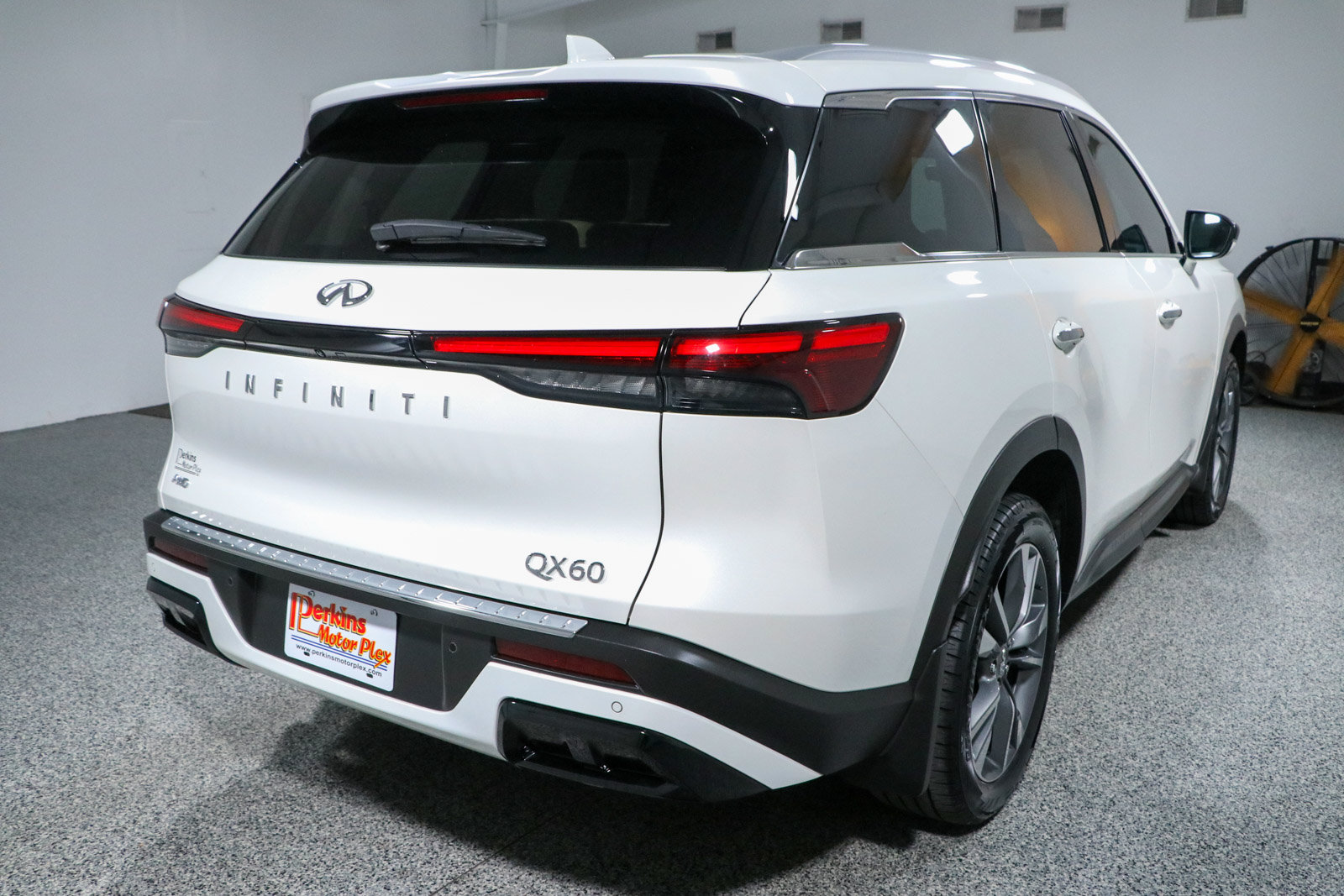 Used 2023 INFINITI QX60 Luxe w/ Cargo Package AWD/4WD image 7