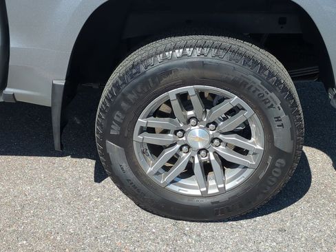 Used 2023 Chevrolet Colorado LT w/ LT Convenience Package II image 32