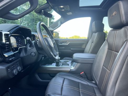 Used 2024 Chevrolet Silverado 1500 High Country w/ Midnight Edition AWD/4WD image 17