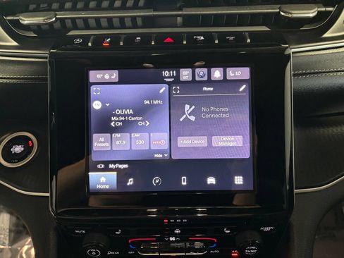 Used 2023 Jeep Grand Cherokee Altitude AWD/4WD image 15