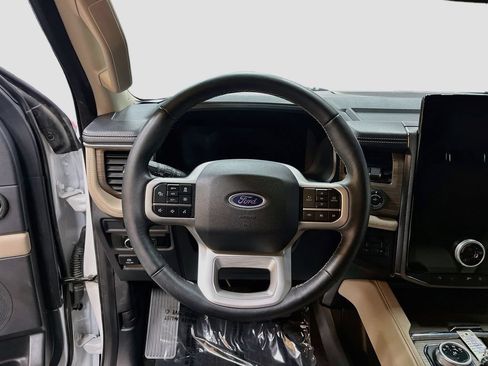 Used 2023 Ford Expedition Limited AWD/4WD image 11