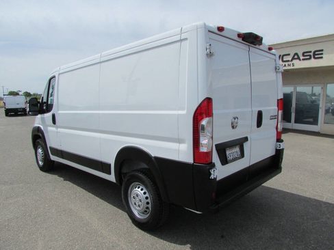Used 2025 RAM ProMaster 2500 w/ Convenience Group FWD image 8