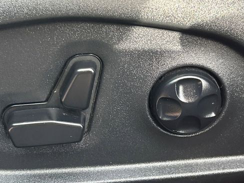 Used 2018 Jeep Compass Trailhawk w/ Cold Weather Group image 36