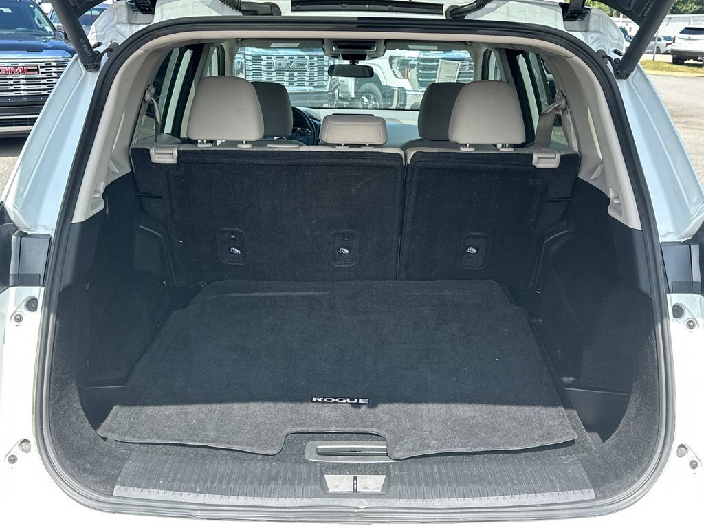 Used 2025 Nissan Rogue SV FWD image 18