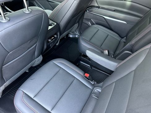 Used 2024 Chevrolet Traverse Z71 image 13