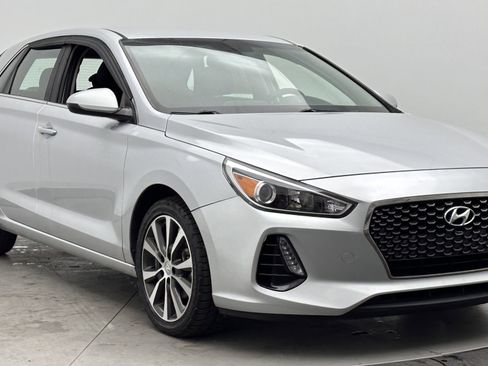 Used 2018 Hyundai Elantra GT FWD image 3