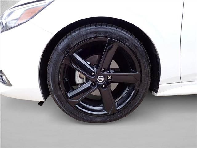Used 2022 Nissan Sentra SR w/ Midnight Edition FWD image 10