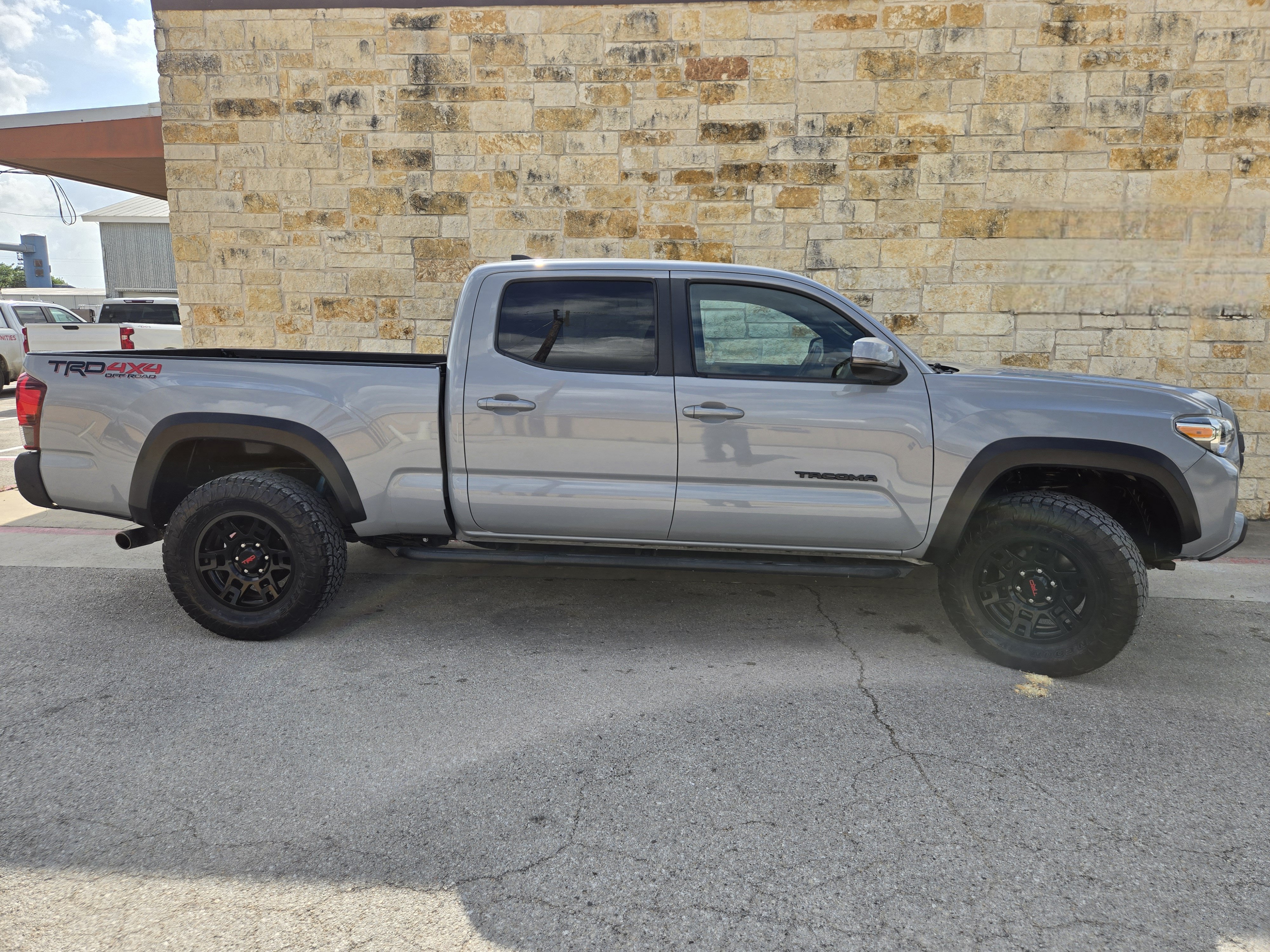 Used 2019 Toyota Tacoma TRD Off-Road AWD/4WD image 18