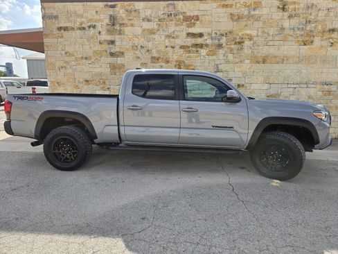 Used 2019 Toyota Tacoma TRD Off-Road image 18