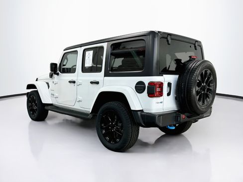 Used 2023 Jeep Wrangler Unlimited Sahara AWD/4WD image 5