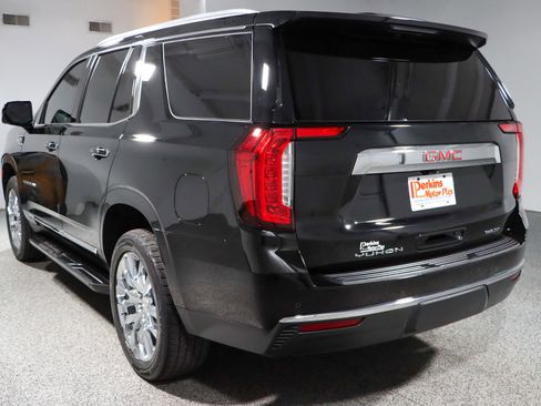 Used 2022 GMC Yukon SLT w/ SLT Premium Package image 9