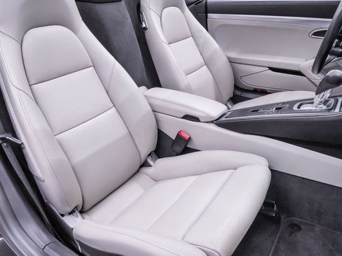 Used 2018 Porsche 718 Boxster S image 14