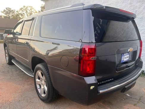 Used 2018 Chevrolet Suburban Premier RWD image 5