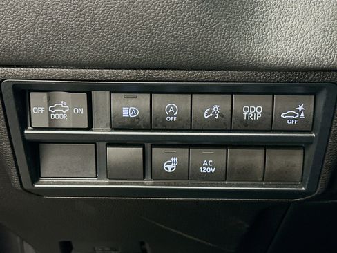 Used 2024 Toyota Tundra Limited AWD/4WD image 17