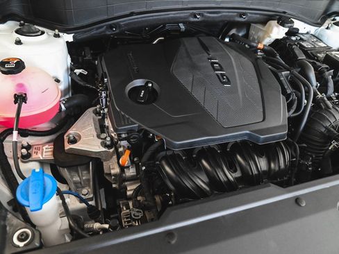 Used 2025 Kia Sportage SX image 38