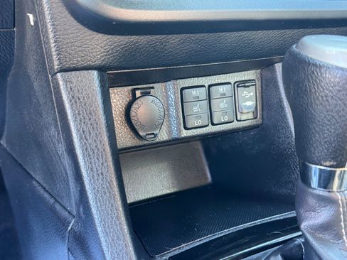 Used 2016 Toyota Corolla LE Premium image 27