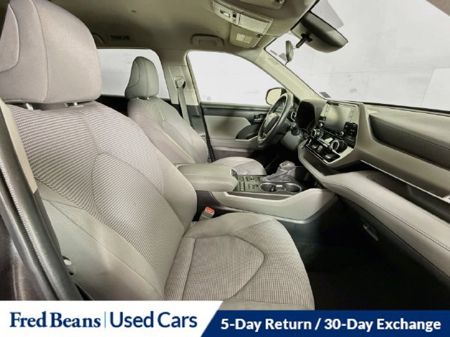 Used 2022 Toyota Highlander LE AWD/4WD image 33