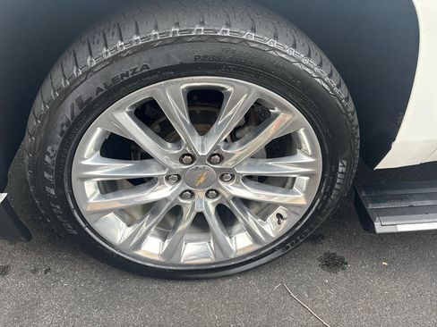 Used 2019 Chevrolet Suburban Premier w/ Premier Plus Edition AWD/4WD image 32