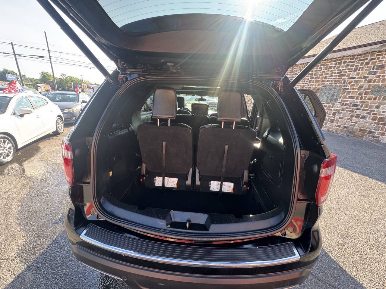 Used 2018 Ford Explorer XLT w/ Equipment Group 202A AWD/4WD image 26