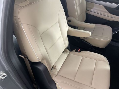 Used 2025 Buick Enclave Preferred image 27