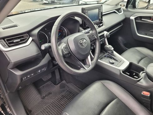 Used 2022 Toyota RAV4 XLE Premium AWD/4WD image 13