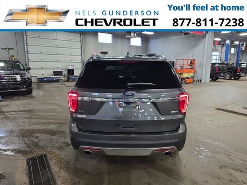 Used 2017 Ford Explorer XLT image 6