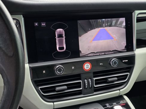 Certified 2023 Porsche Macan S AWD/4WD image 24