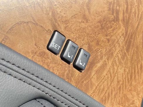 Used 2022 Nissan Armada SL w/ Captain's Chairs Package image 23